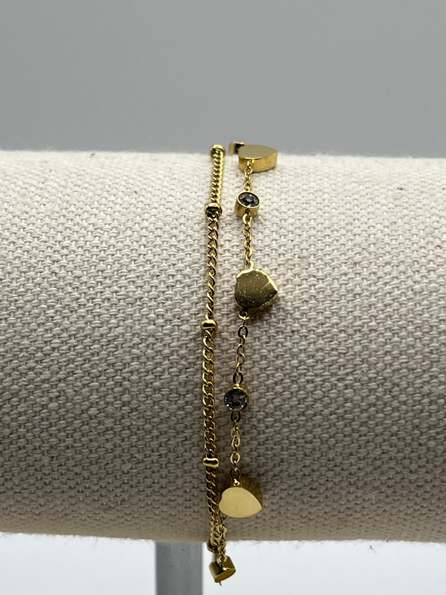 Bracelet jaune double rangs motifs cœurs avec oxydes en serti clos