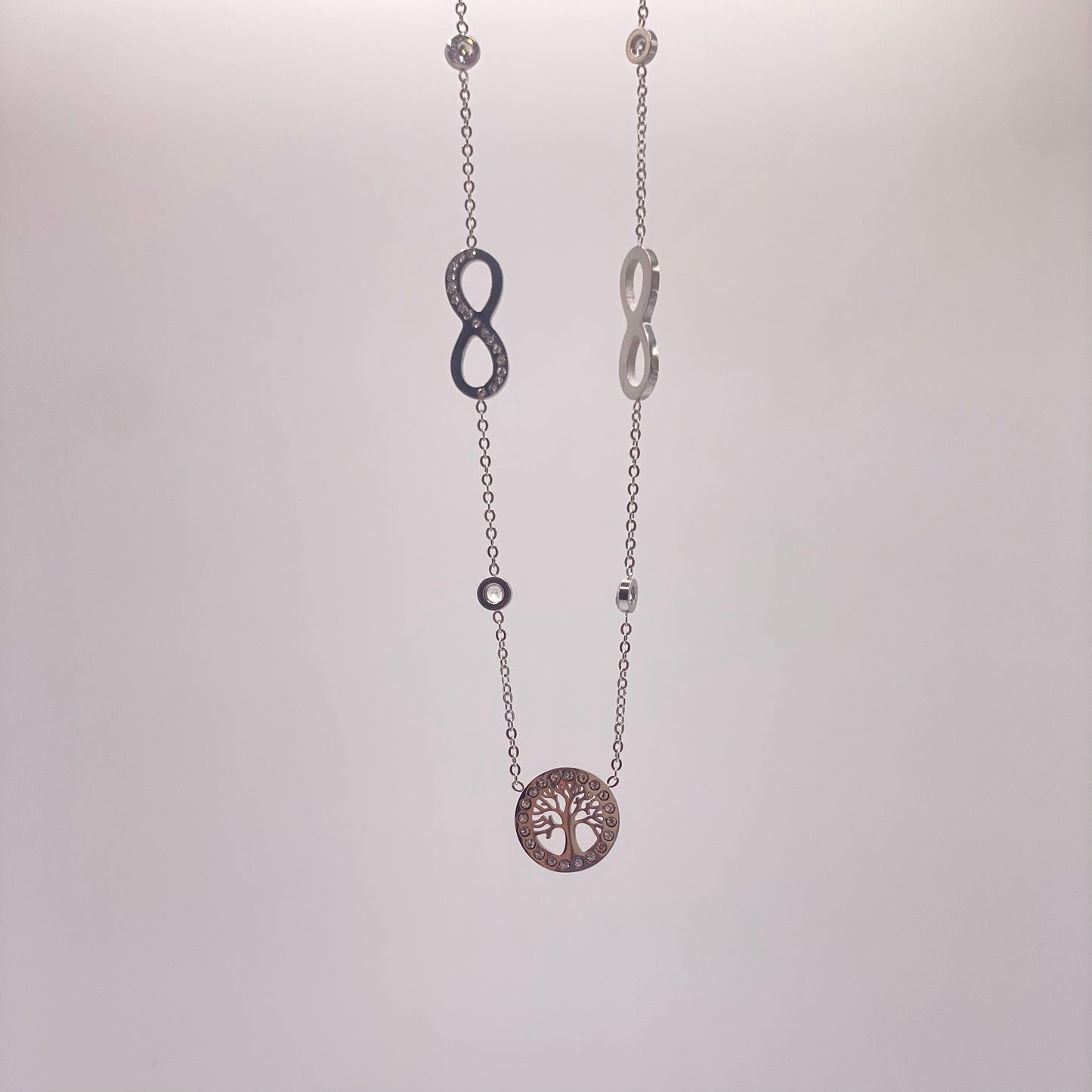 Collier acier motif arbre de vie et signe infini pierres serties clos