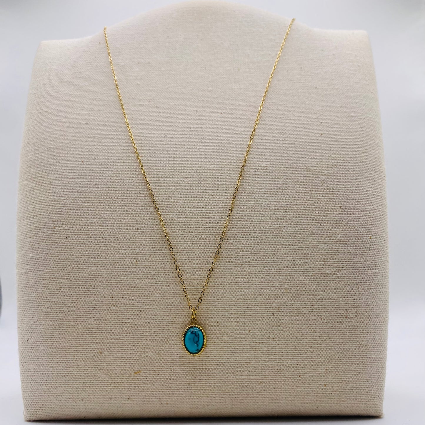 Collier avec pierre couleur turquoise
