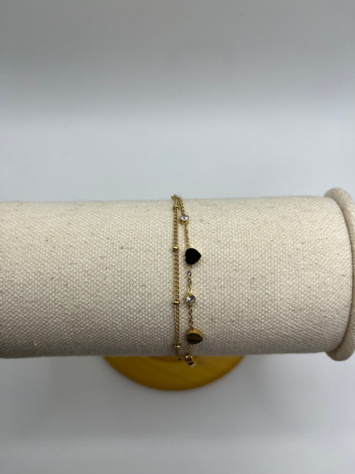 Bracelet jaune double rangs motifs cœurs avec oxydes en serti clos