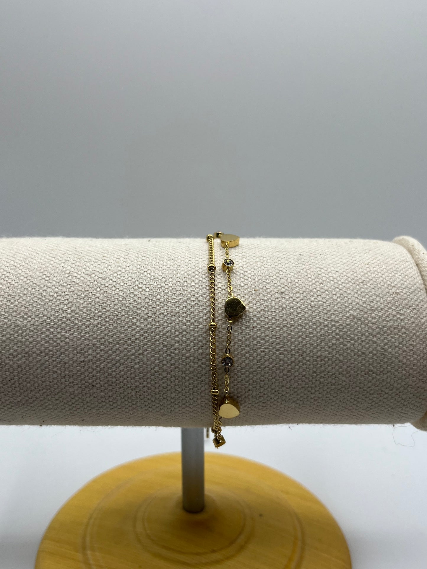 Bracelet jaune double rangs motifs cœurs avec oxydes en serti clos