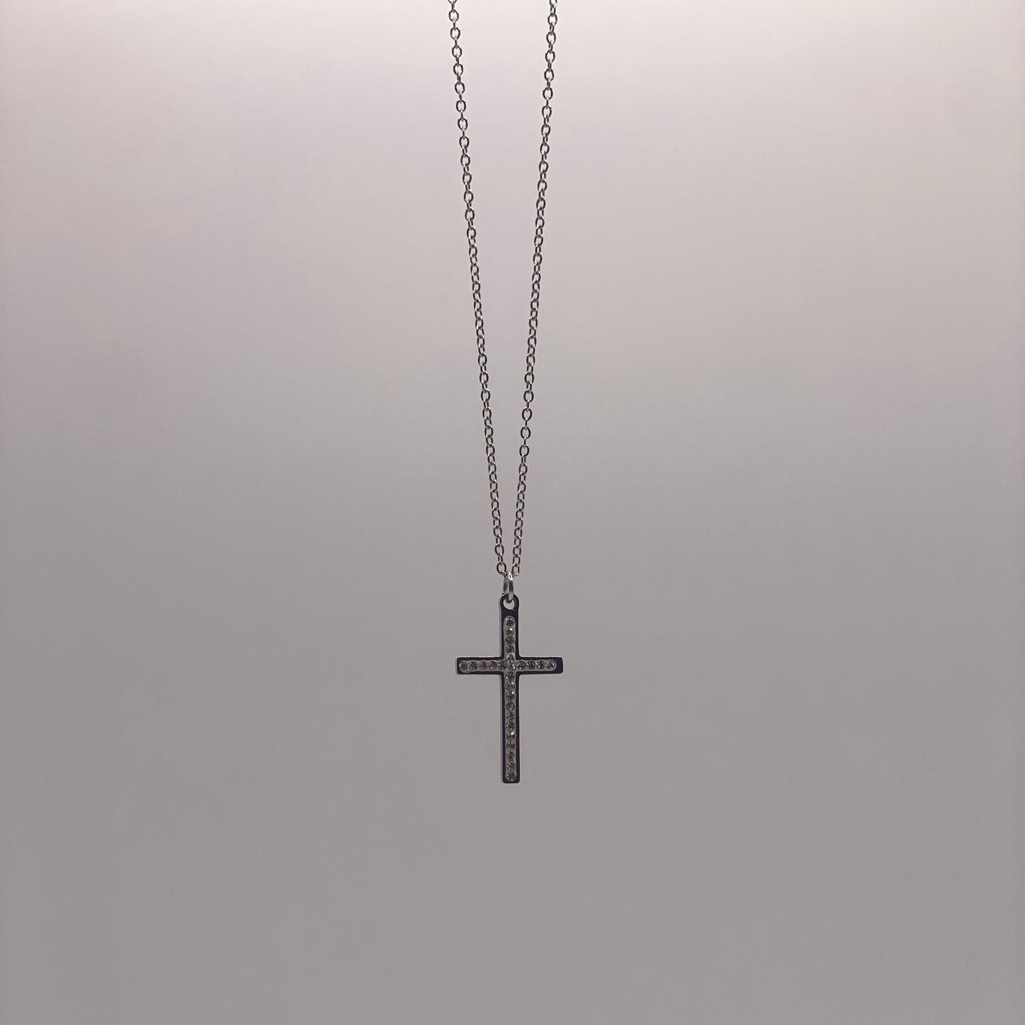 Collier acier motif croix et strass