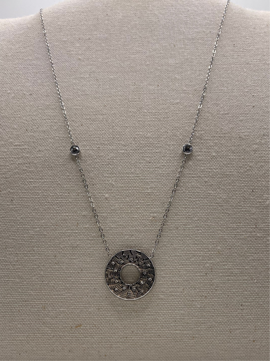 Collier acier pendentif rond et pierres